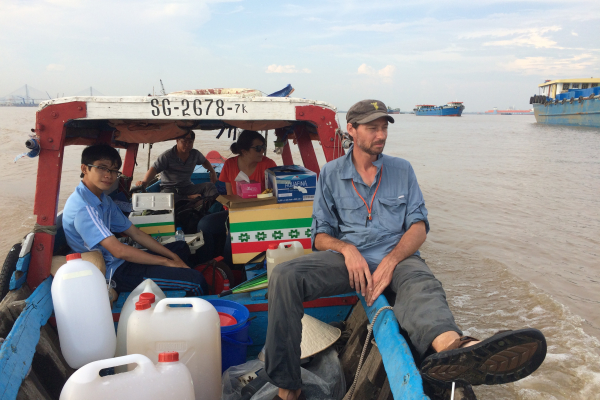 Sampling_on_the Saigon River Estuary (C) Nicolas Gratiot